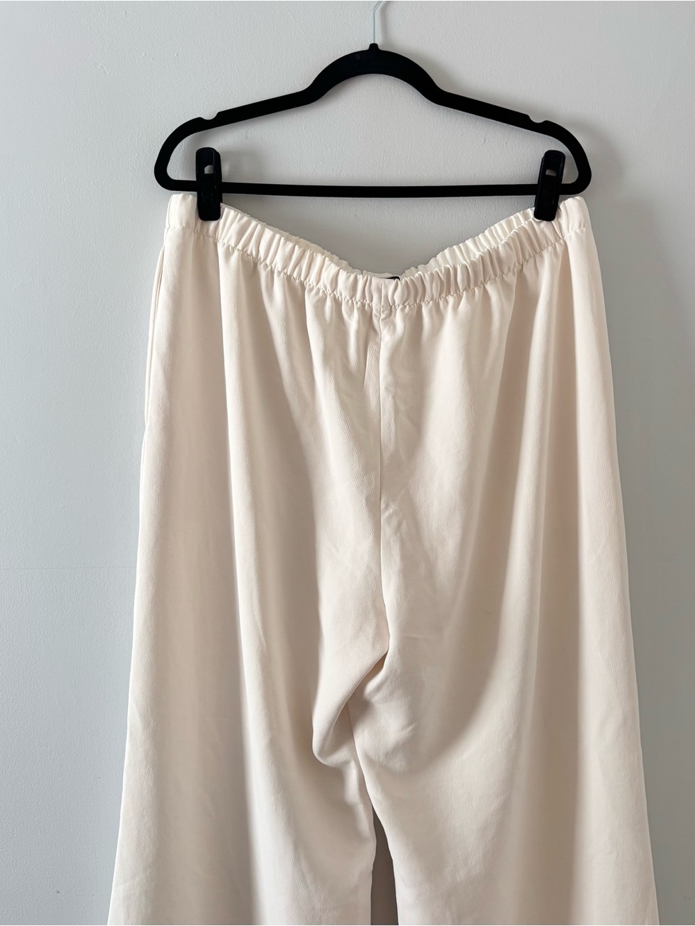 Aritzia The Lodge Pant Crepette Elastic Waist High Rise Drape Light Birch White - Picture 6 of 7